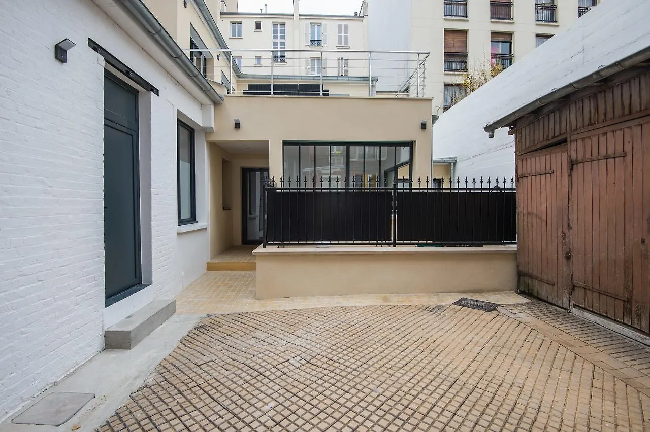 Vintage, F3 avec terrasse, Villa Saint Charles Paris