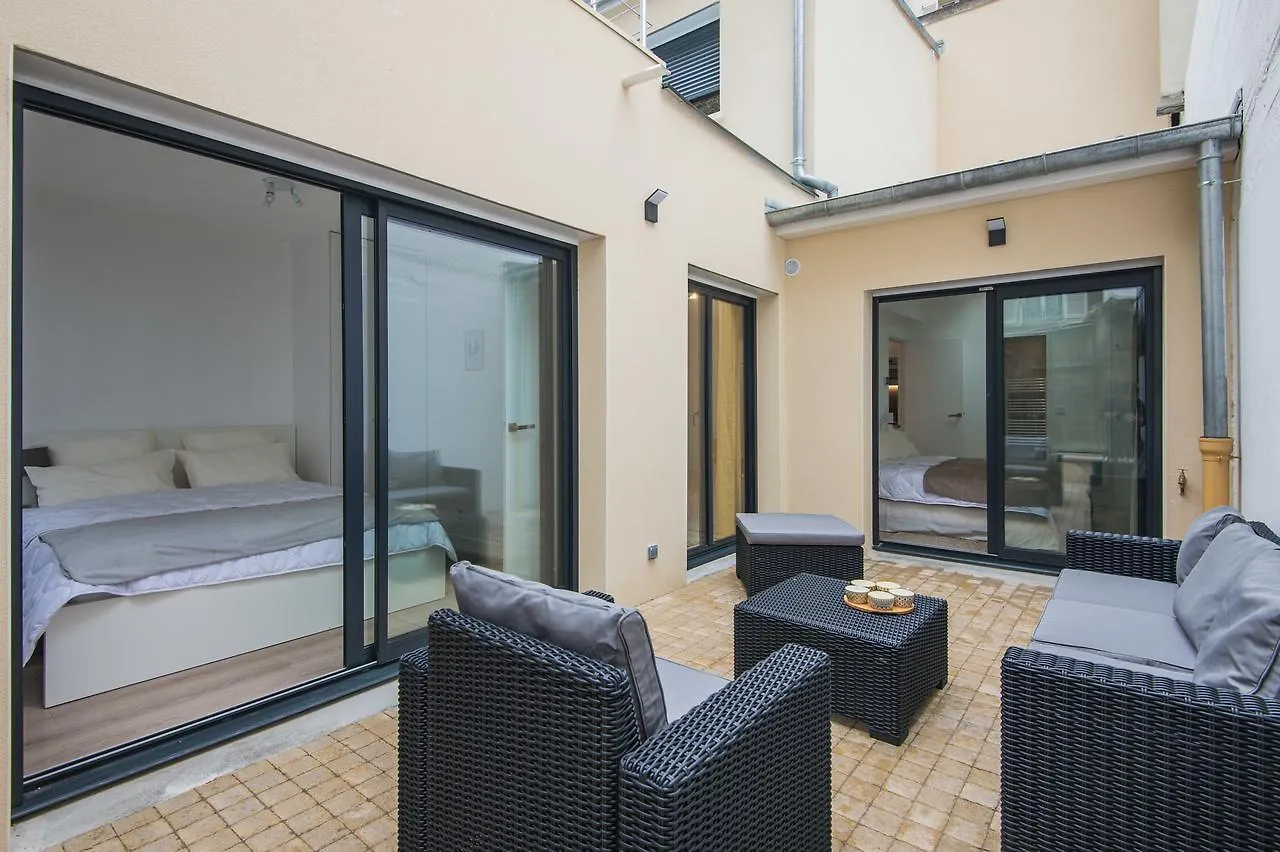 Vintage, F3 avec terrasse, Villa Saint Charles Paris Appartement