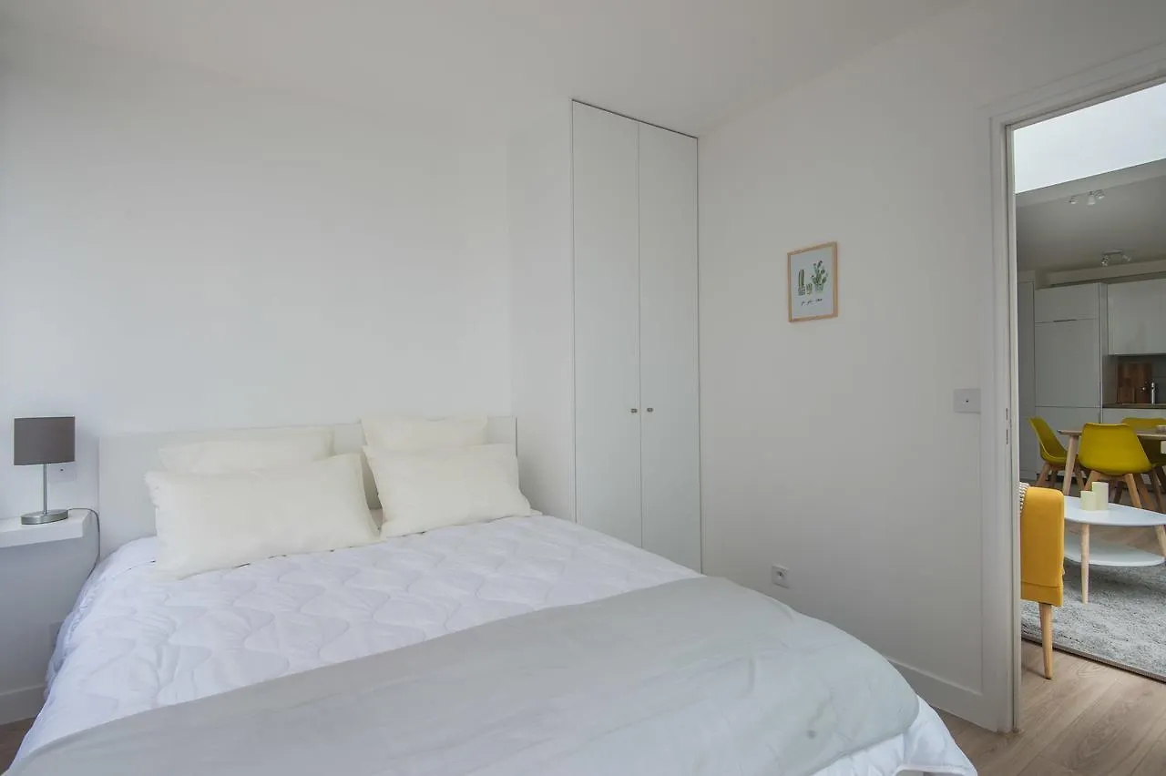 Appartement Vintage, F3 avec terrasse, Villa Saint Charles Paris France