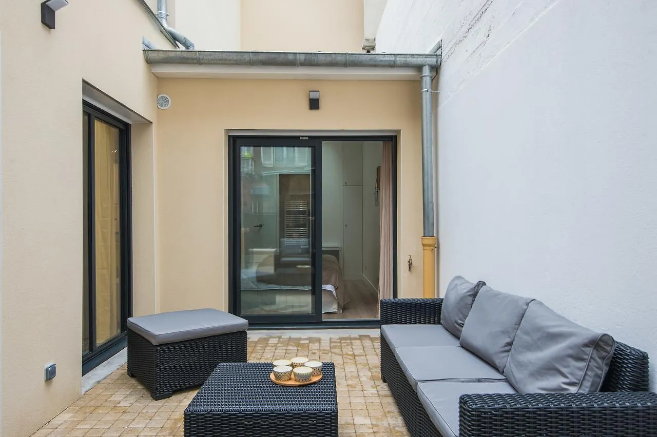 Vintage, F3 Avec Terrasse, Villa Saint Charles Parijs
