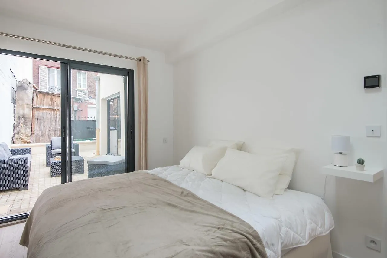 Vintage, F3 Avec Terrasse, Villa Saint Charles Parijs Appartement
